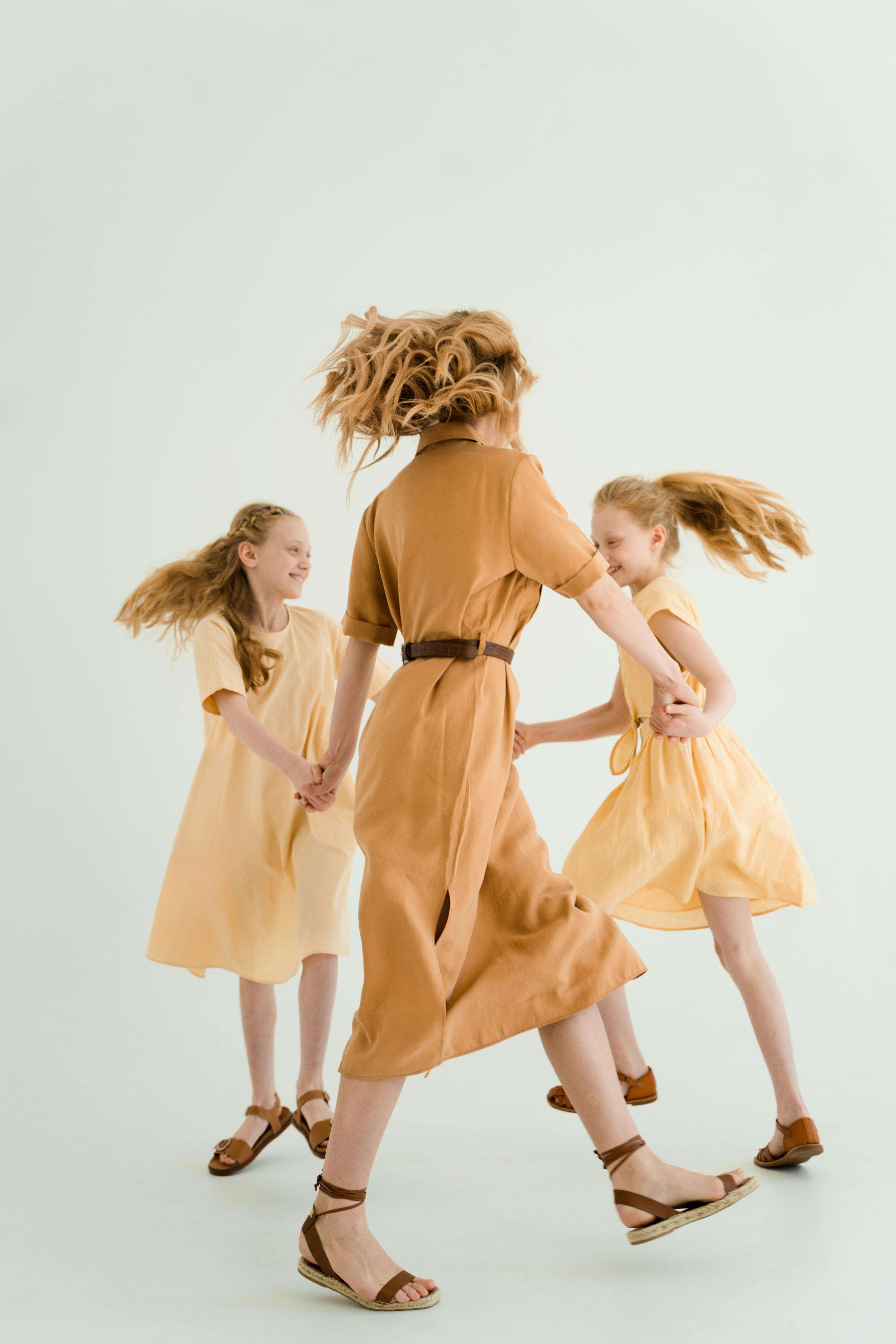 新闻缩略图：导演统筹与现场执行